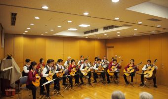 ボランティア演奏　ギター